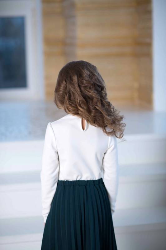 Блузка школьная трикотажная молочная