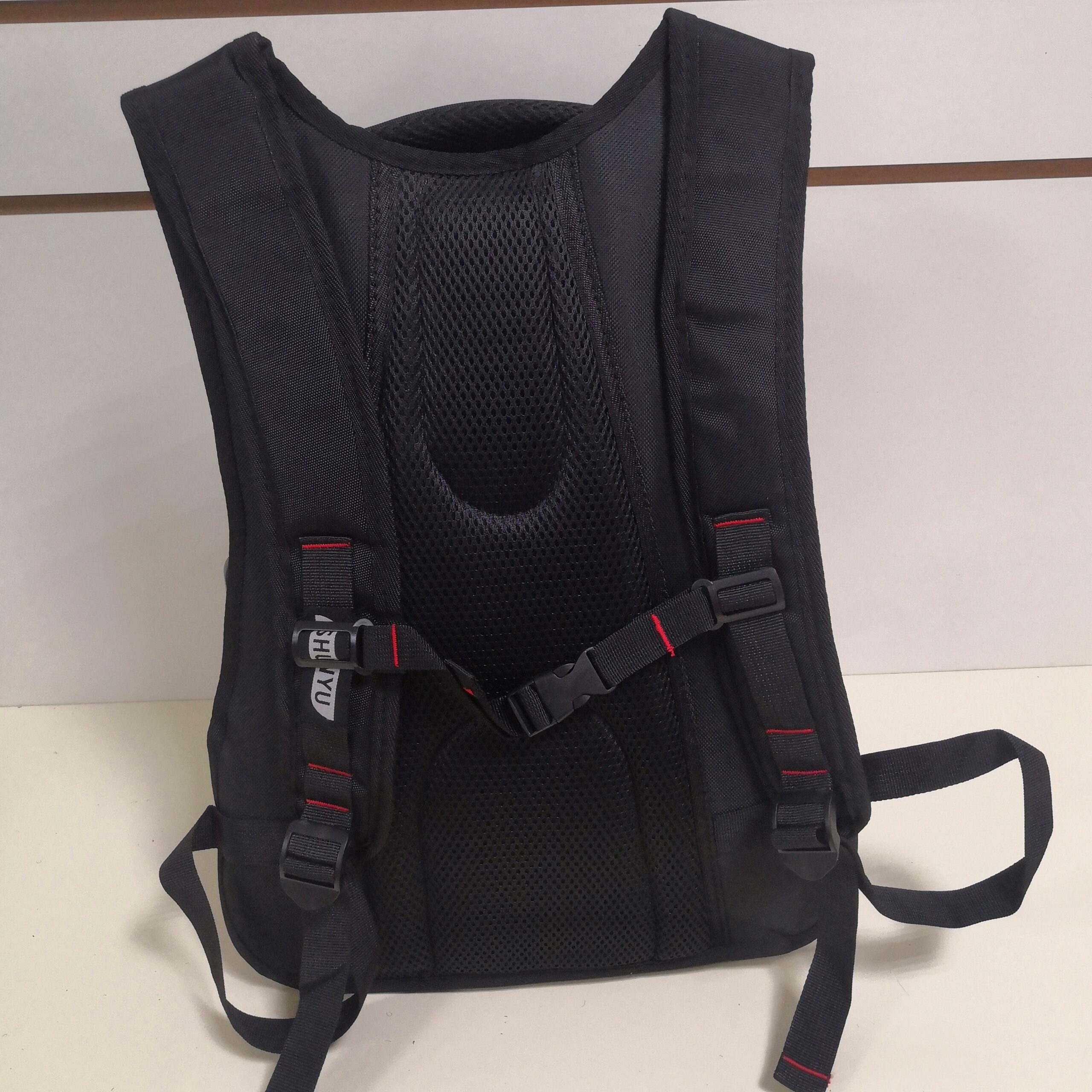 Рюкзак чёрно-серый с жёсткой спинкой